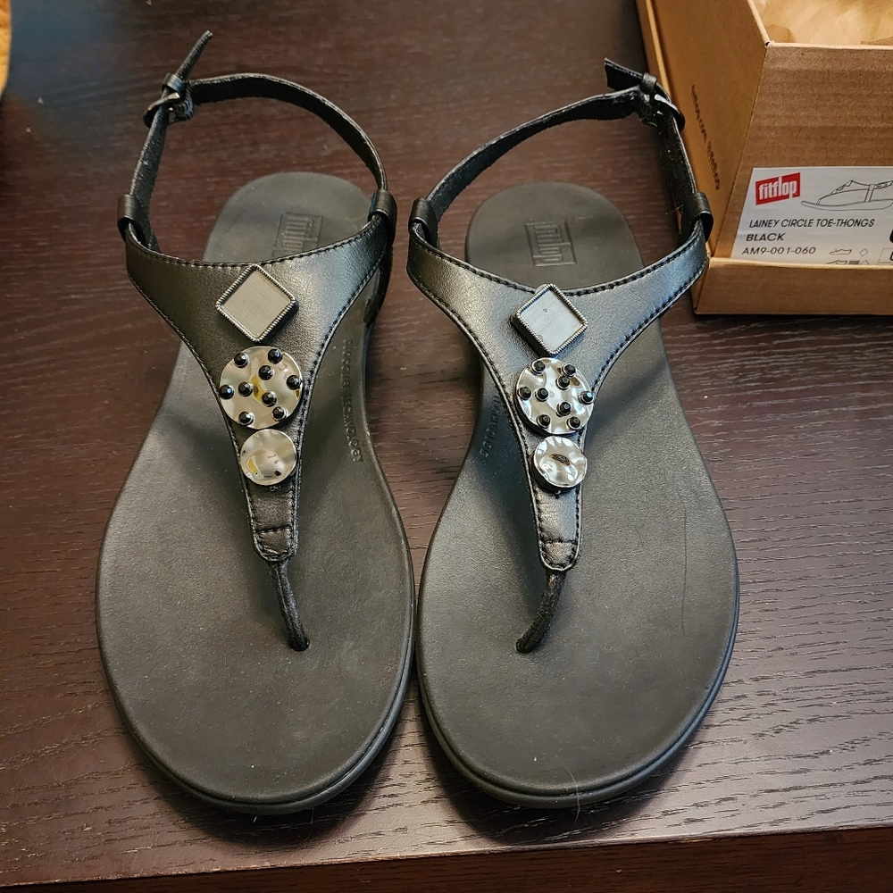 NIB Fitflop Lainey Circle Toe Thong Sandals - Black US 8/ Euro 39
